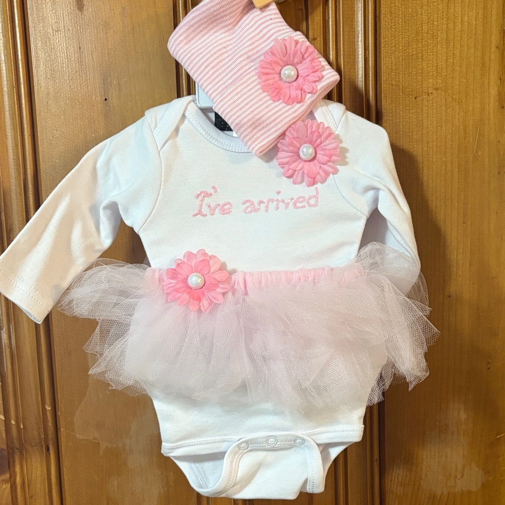 Glitz Kids White Newborn Onesie - Handmade - Detached Tutu - Pink Hat